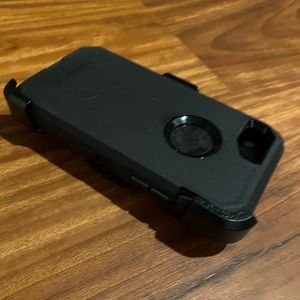 iPhone 6/7/SE otterbox and screen protector bundle